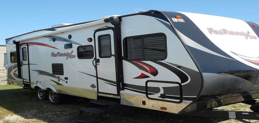Travel Trailer - 1 Slide Out - Fun Finder XT276
