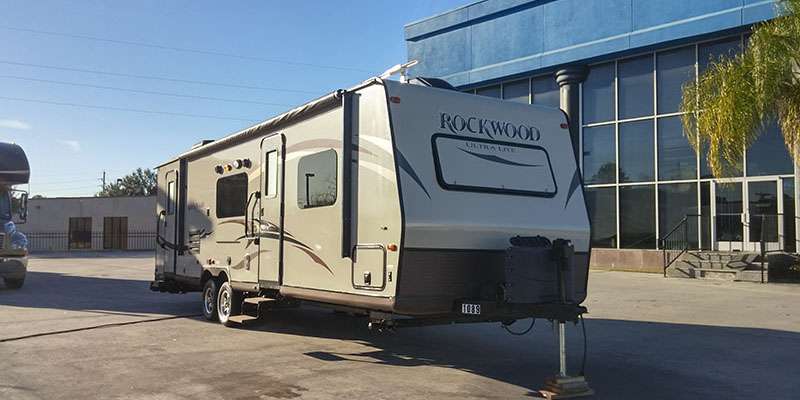 Travel Trailer - 1 Slide Out - Rockwood 2702SS