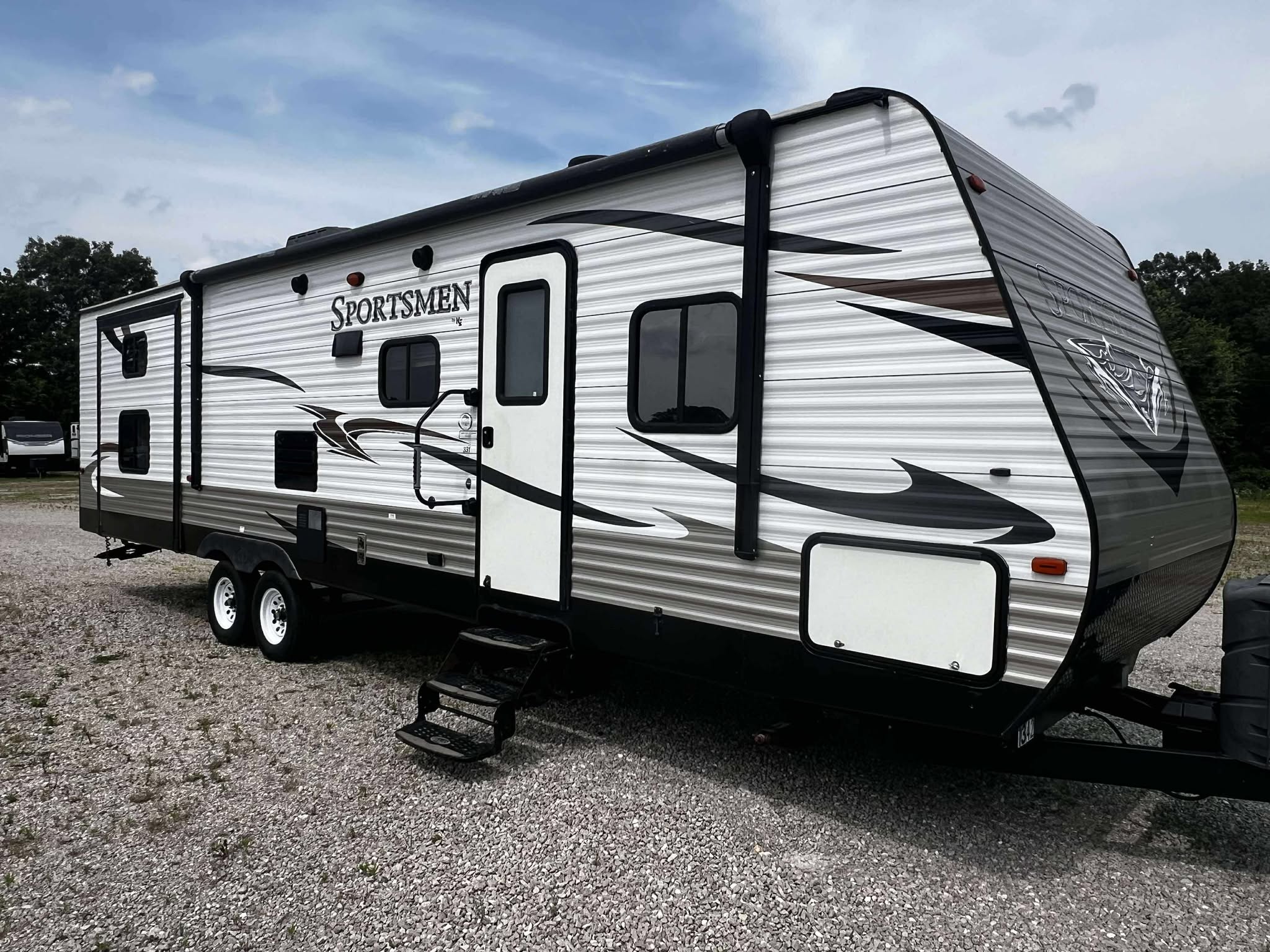 Travel Trailer, 2016 Sportsmen 331BH, 3 Slide-Outs