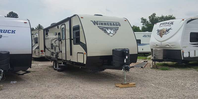 Travel Trailer - 1 Slide Out - Winnebago 2455BHS