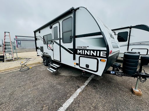 Travel Tailer - 1 Slide Out Winnebago Micro Minnie FLX 2108FBS