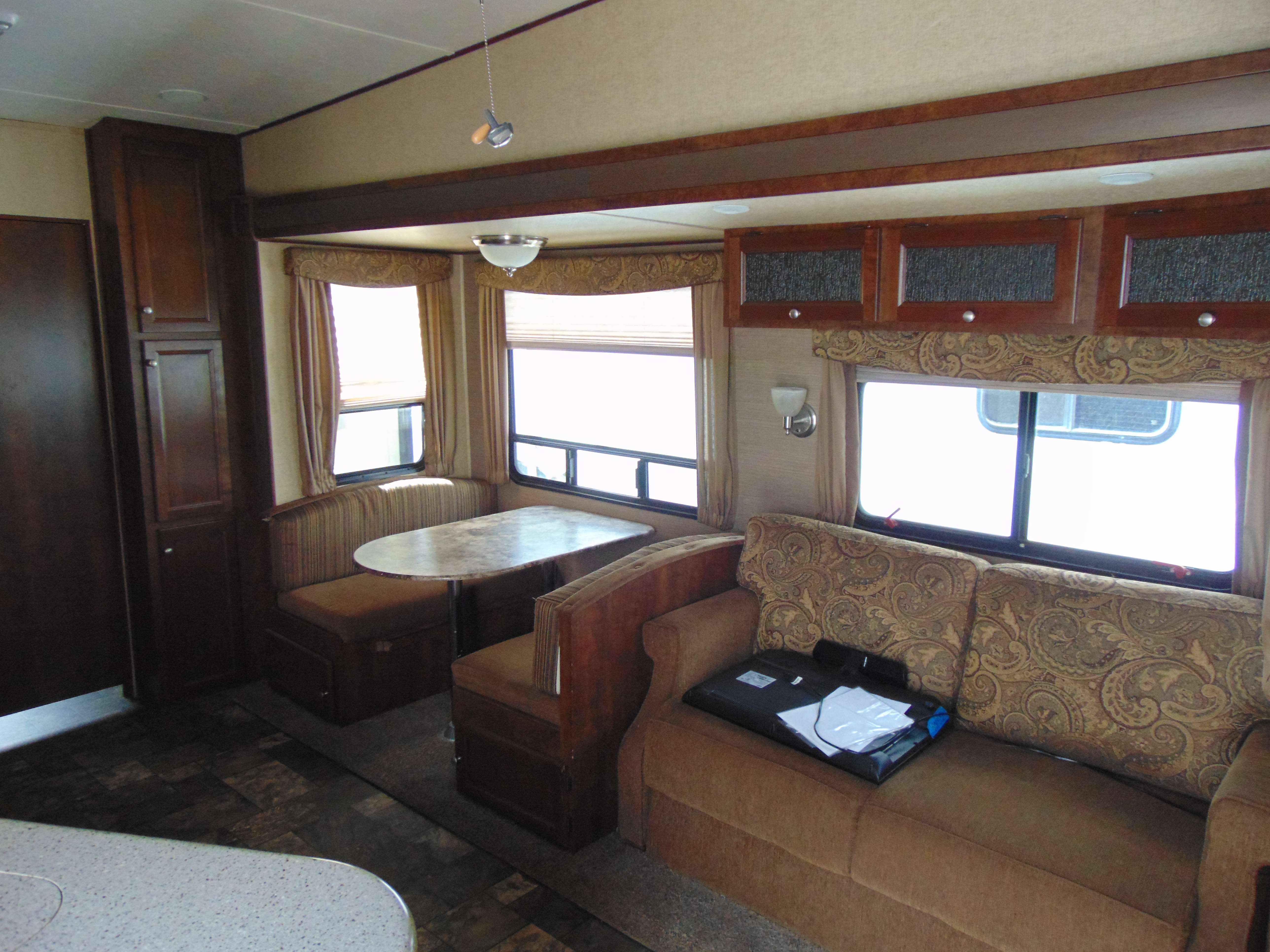 Vehicle Details RV rentals in Albuquerque, New Mexico!