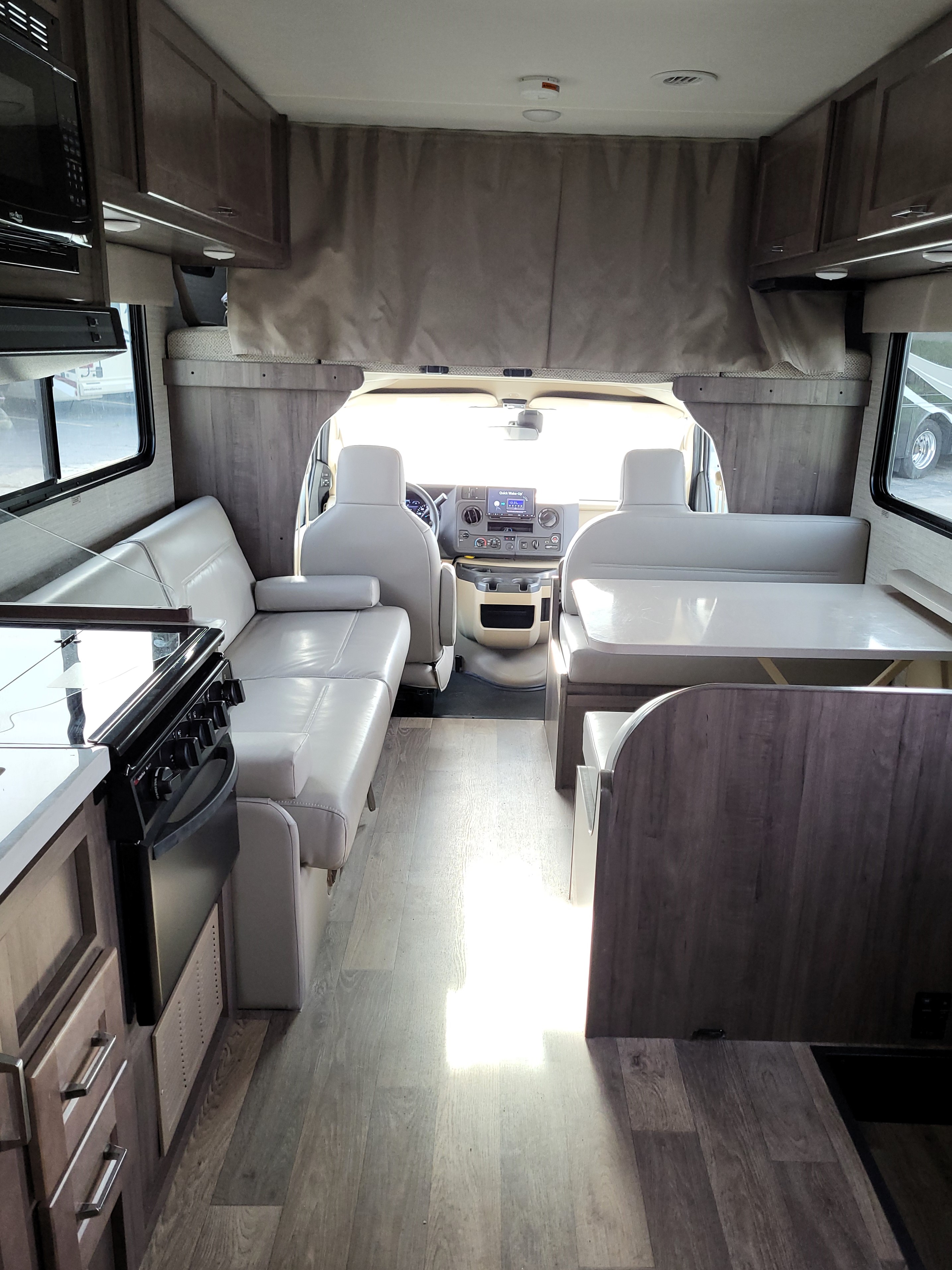 Vehicle Details RV, Motorhome and Travel Trailer rentals in Chicago