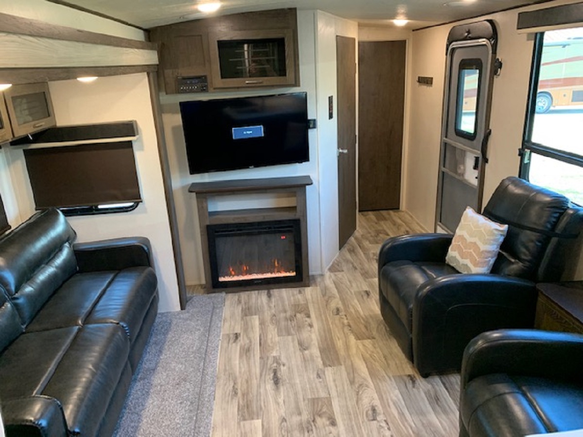 Vehicle Details RV rentals in Houston, Texas!