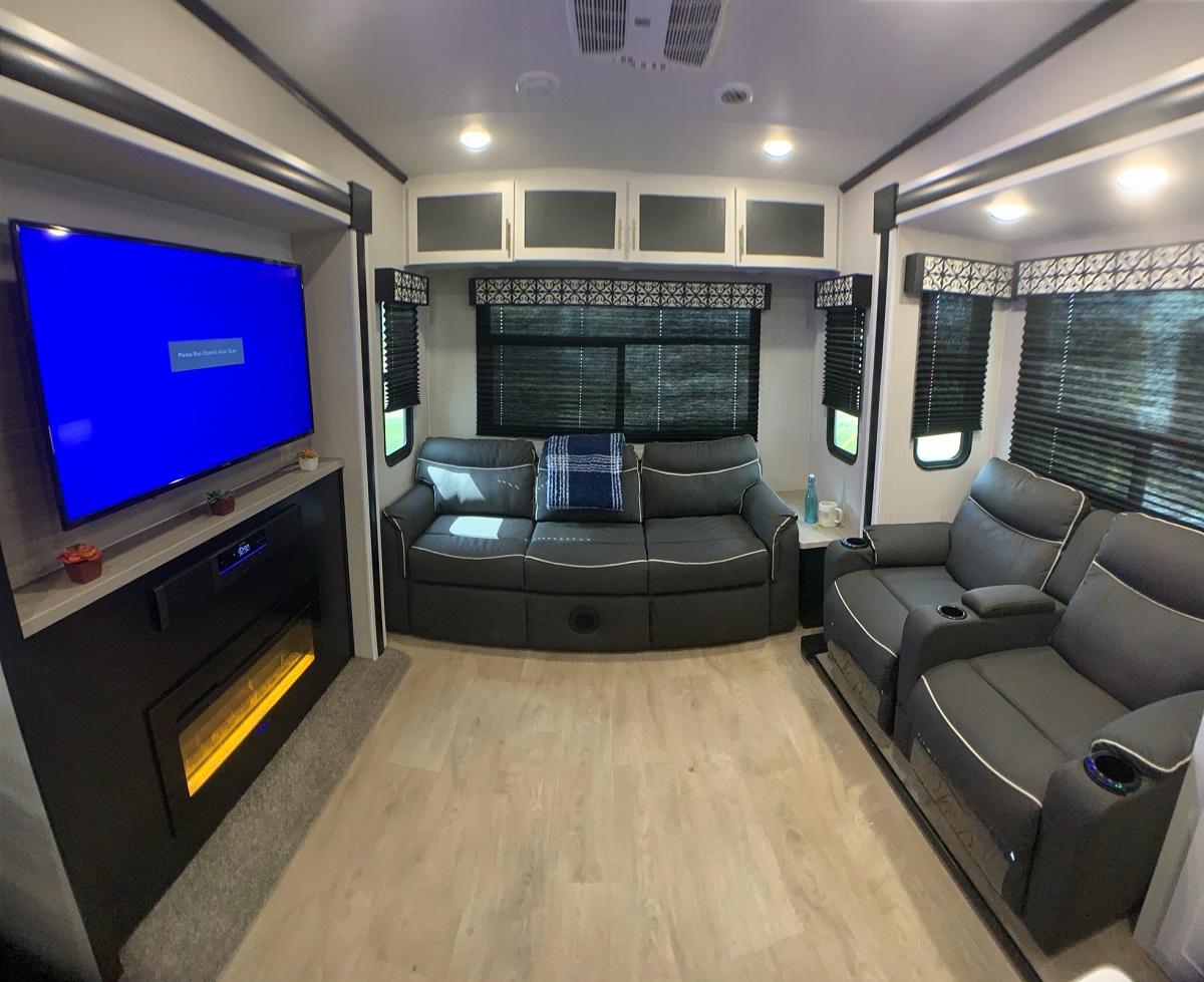 Vehicle Details RV rentals in Houston, Texas!