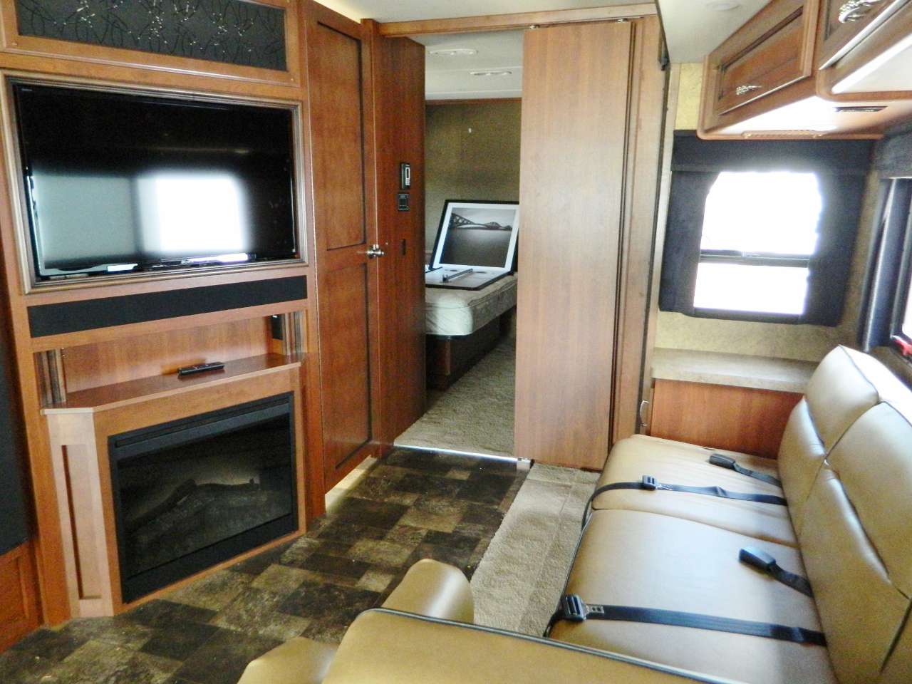 Vehicle Details RV, Motorhome and Travel Trailer rentals in Chicago
