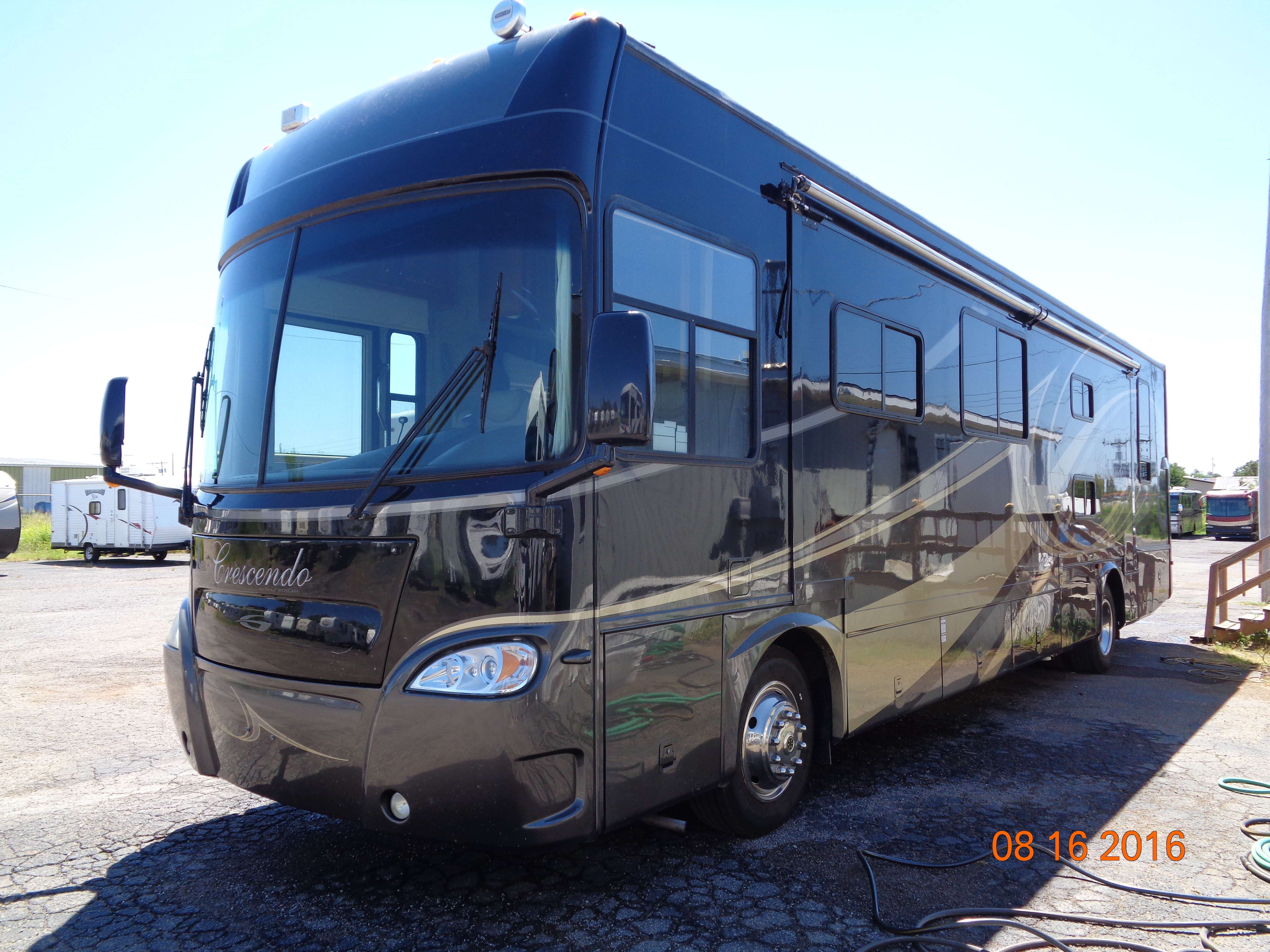Class A - Diesel Pusher 2 Slide Outs Gulfstream Crescendo 40 UL Bunks
