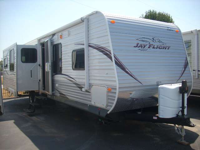 Travel Trailer - 3 slides Jay Flight 33 RLDS