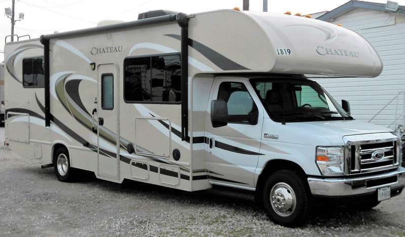 Class C - 1 Slide Out Chateau 28Z