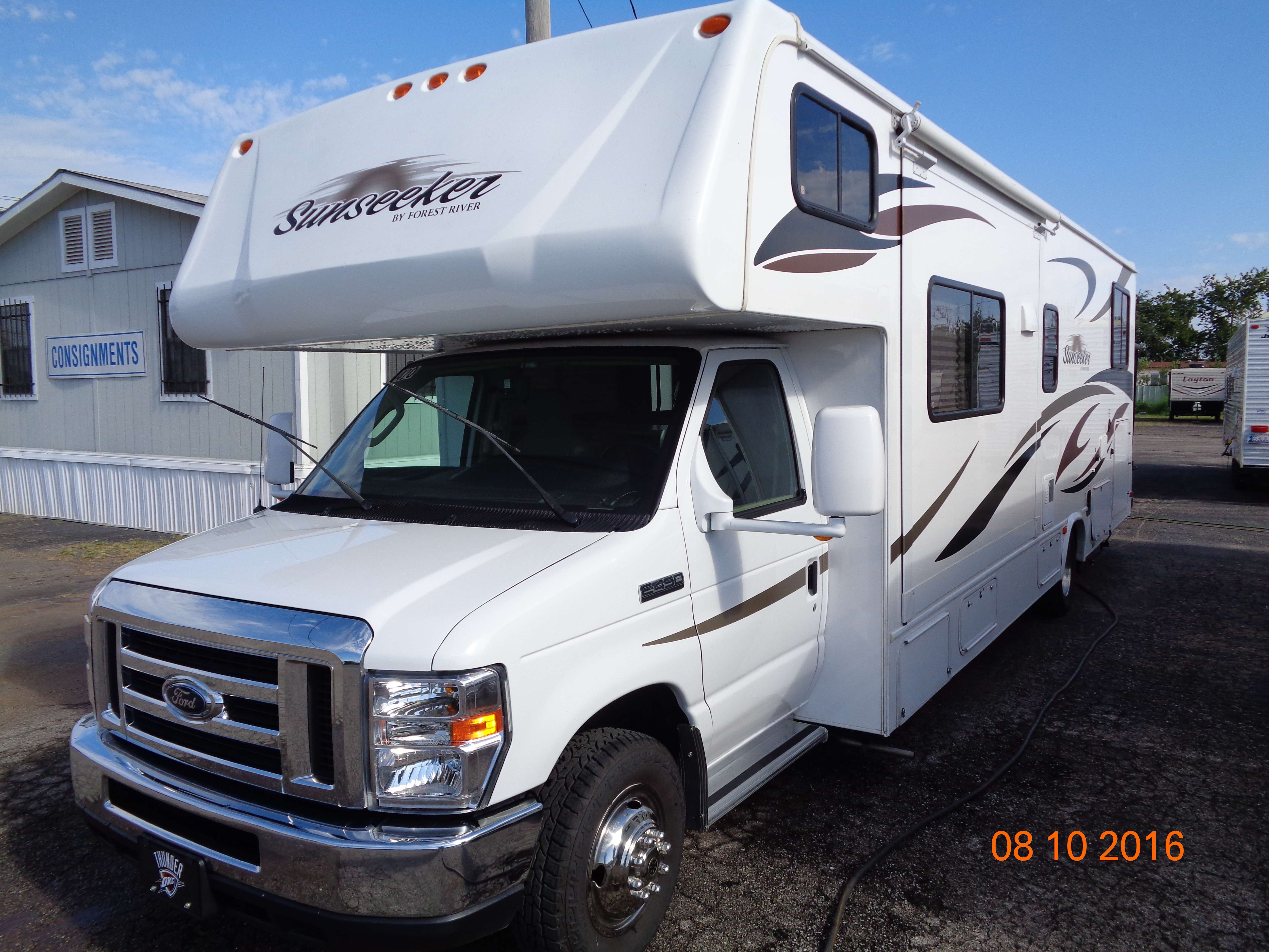 Sunseeker, 2 Slide outs, Bunks, 3170DS