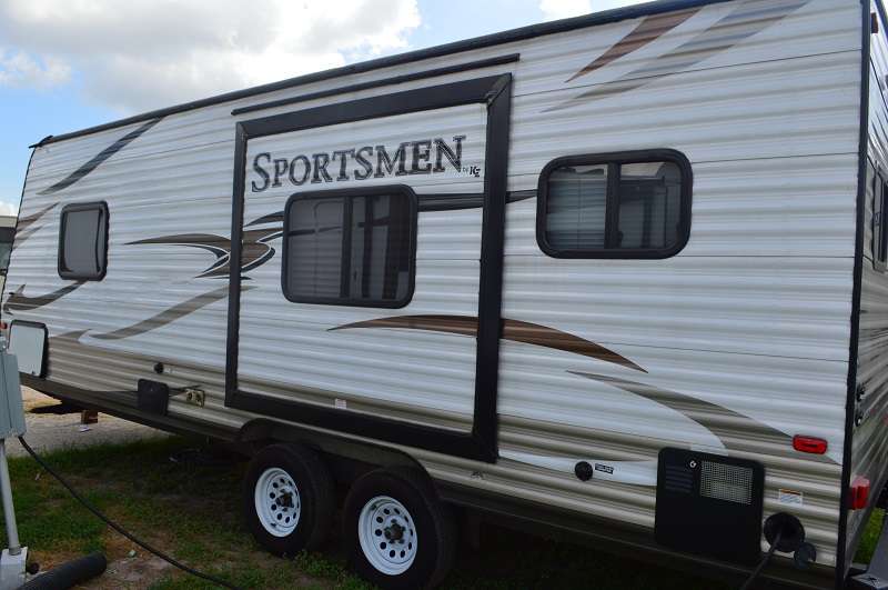 Travel Trailer- 1 Slide- Sportmen 241
