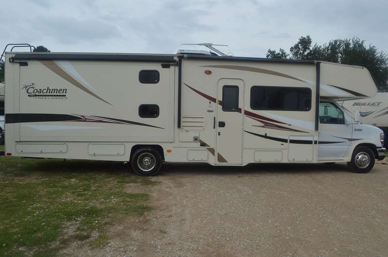 Class C - 2 Slide Outs Bunks Freelander 32