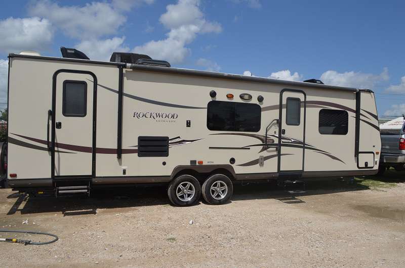 Travel Trailer - 1 Slide Out - Rockwood 2702SS