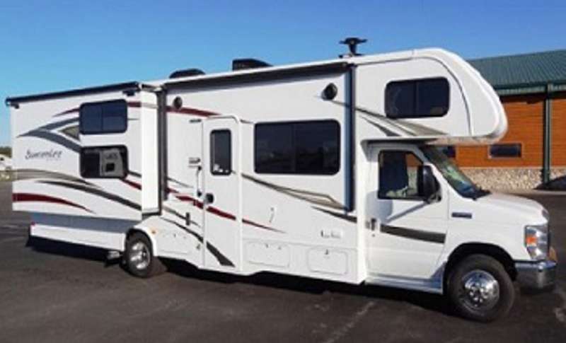 Class C - 2 Slide Outs Bunks Sunseeker 3170 DS