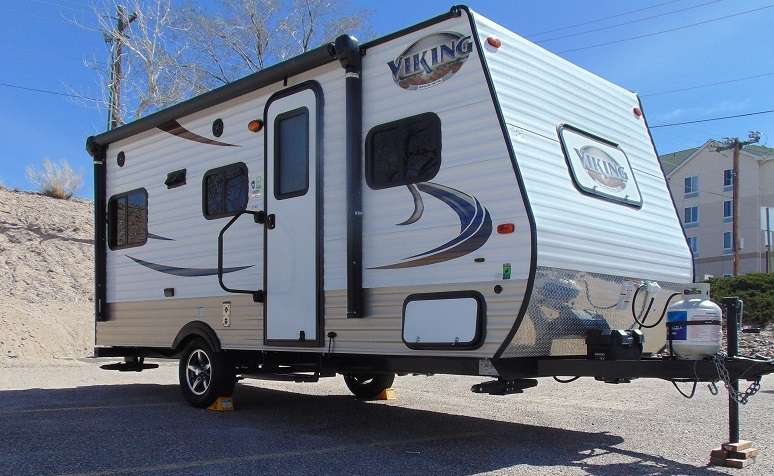TRAVEL TRAILER - NON SLIDE COACHMEN VIKING 17RD