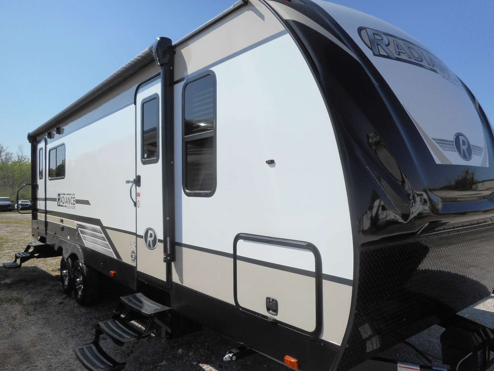 Travel Trailer - 1 Slide Out Ultra Lite Radiance