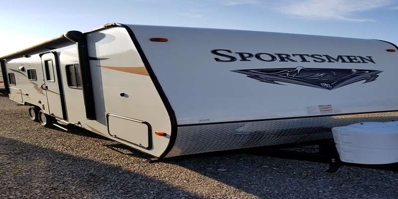Travel Trailer 1-slide out Sportsmen 242BHSS