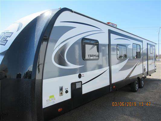 Travel Trailer - 3 Slide Outs Bunkhouse Vibe 323 QBS