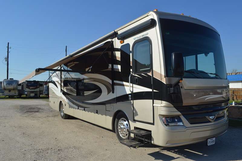 Class A - Diesel Pusher - 2-Slide Out - Pace Arrow 38B