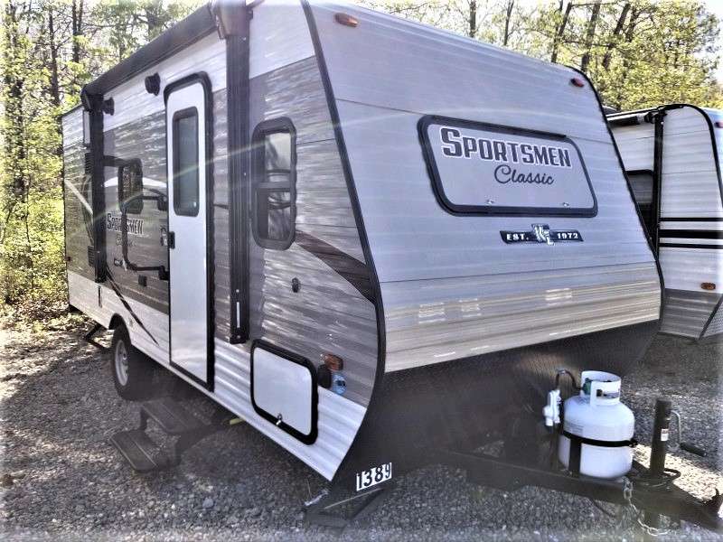 Travel Trailer, 1-Slide Out, Sportsmen Classic 181BH