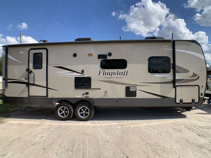 Travel Trailer - 2 Slide Outs - Flagstaff 26RBWS