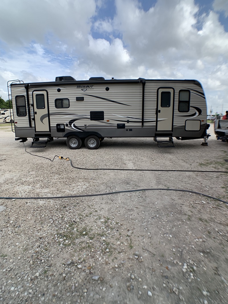 Travel Trailer - 1 Slide Out - Hideout 26RLS