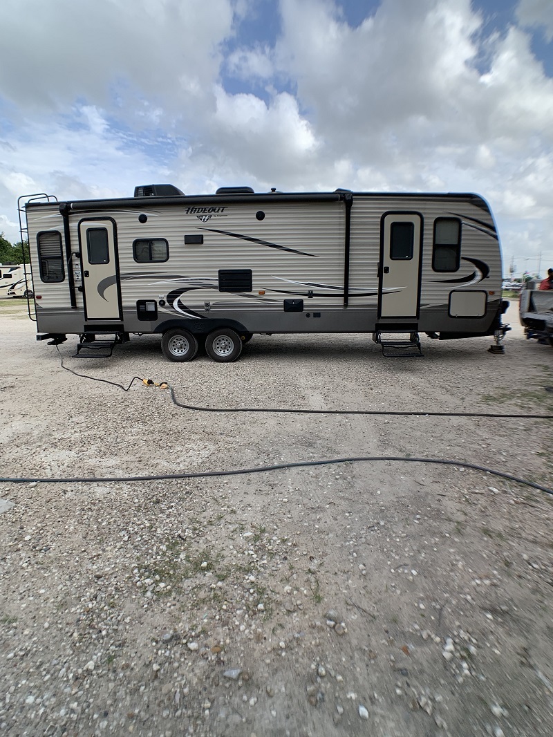 Travel Trailer - 1 Slide Out - Hideout 26RLS
