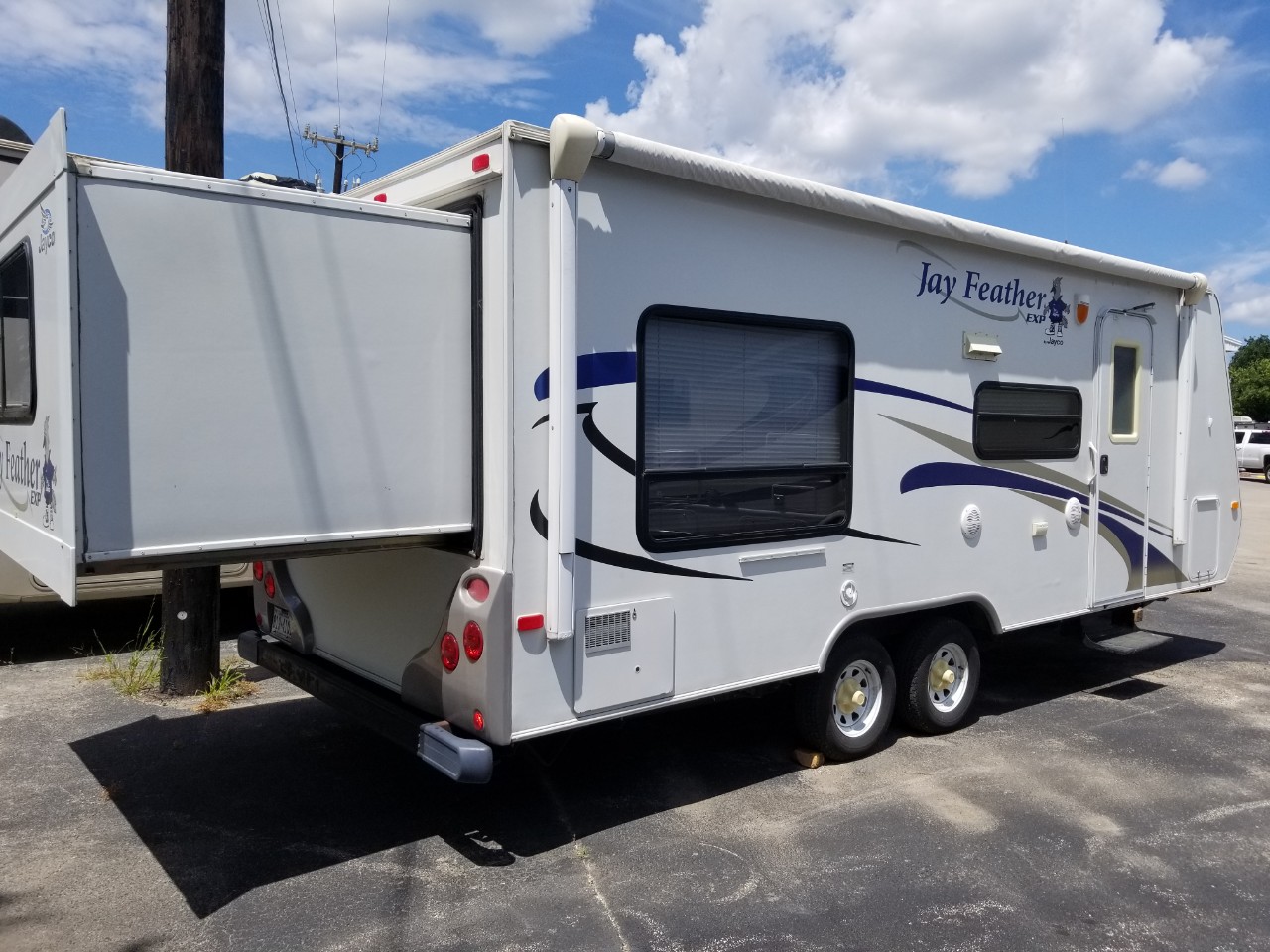 Travel Trailer - 1 Rear Slide Out - Jay Feather 213