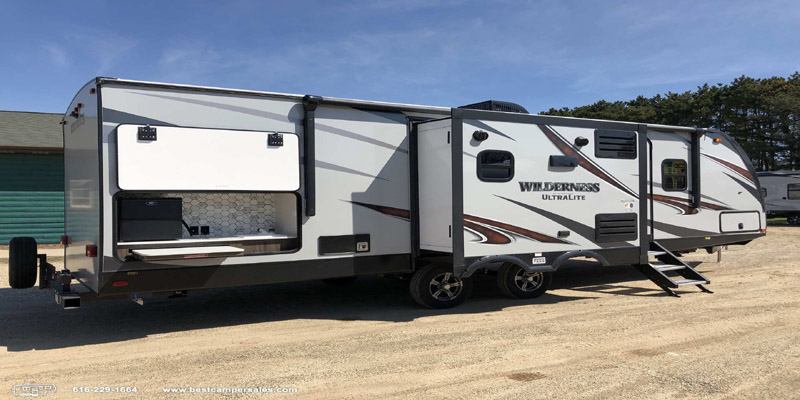 Travel Trailer - 2 slide outs Wilderness