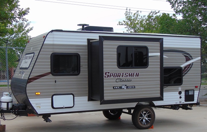 Travel Trailer - 1 Slide out Sportsmen