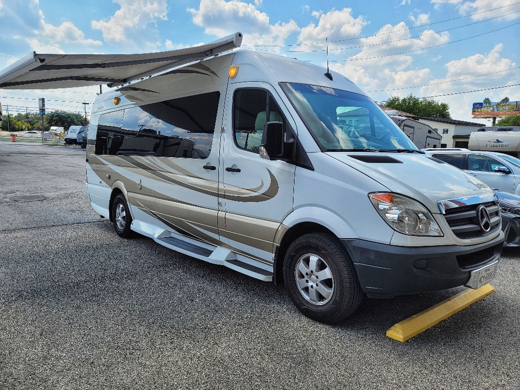 Home RV, Motorhome and Travel Trailer rentals in Springfield, Missouri!