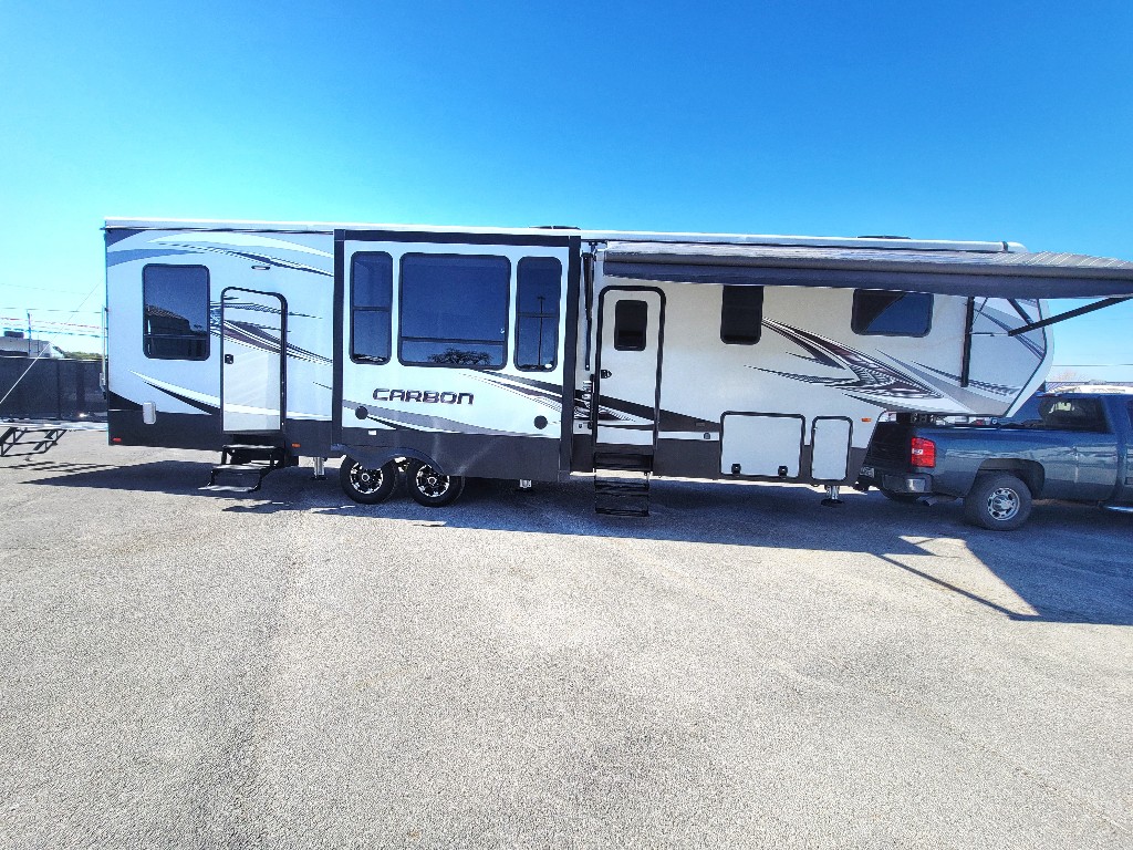 5th Wheel(gooseneck) - 3 Slide Outs Carbon 357 Toyhauler