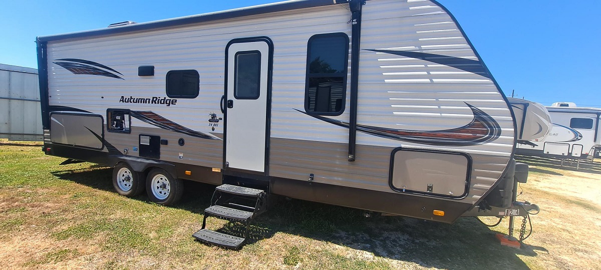 Travel Trailer - 1 Slideout - Autumn Ridge Outfitter 24BHS