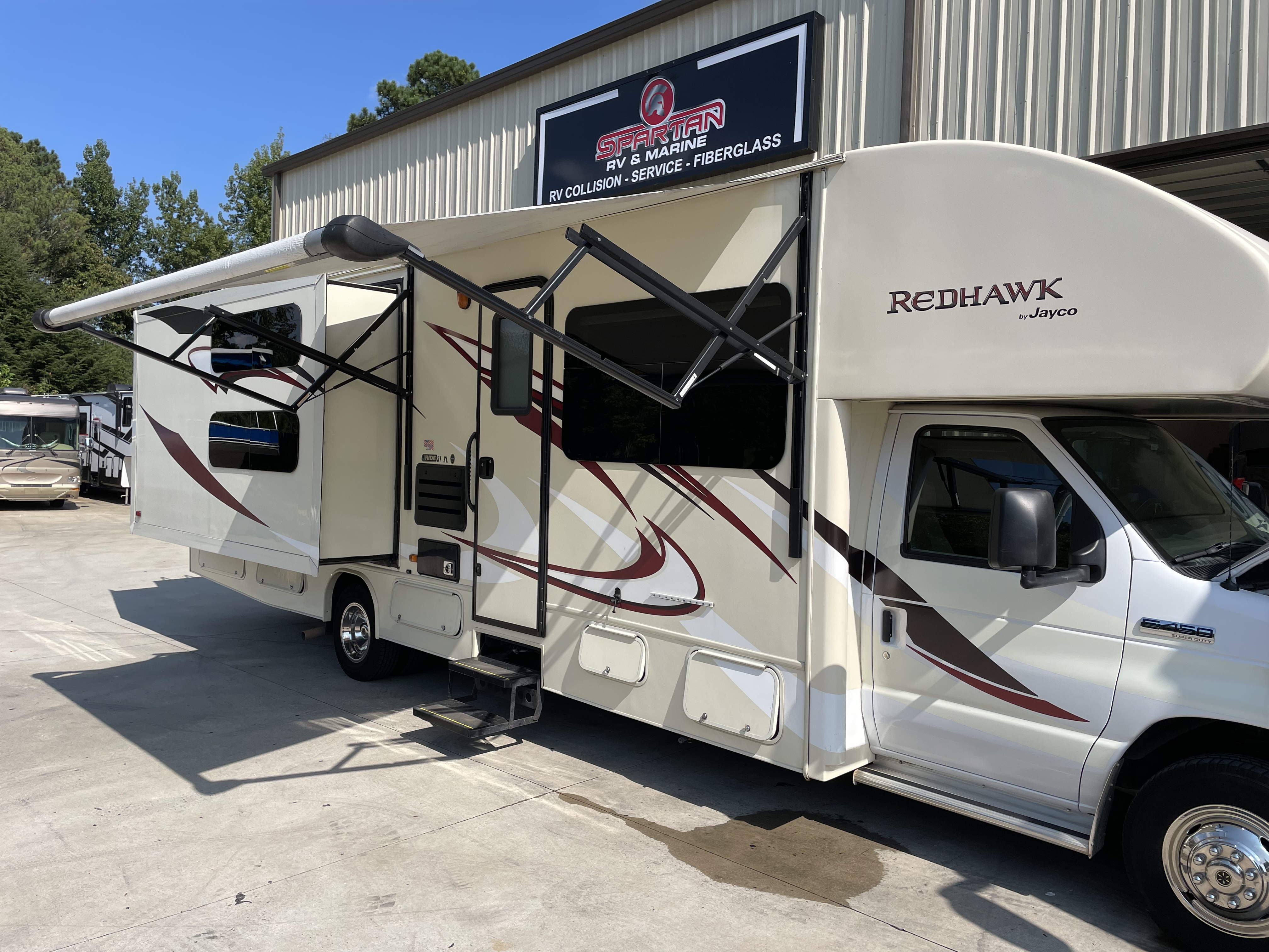 Class C - 2 Slide Outs - Bunk Beds - Jayco Redhawk 31XL