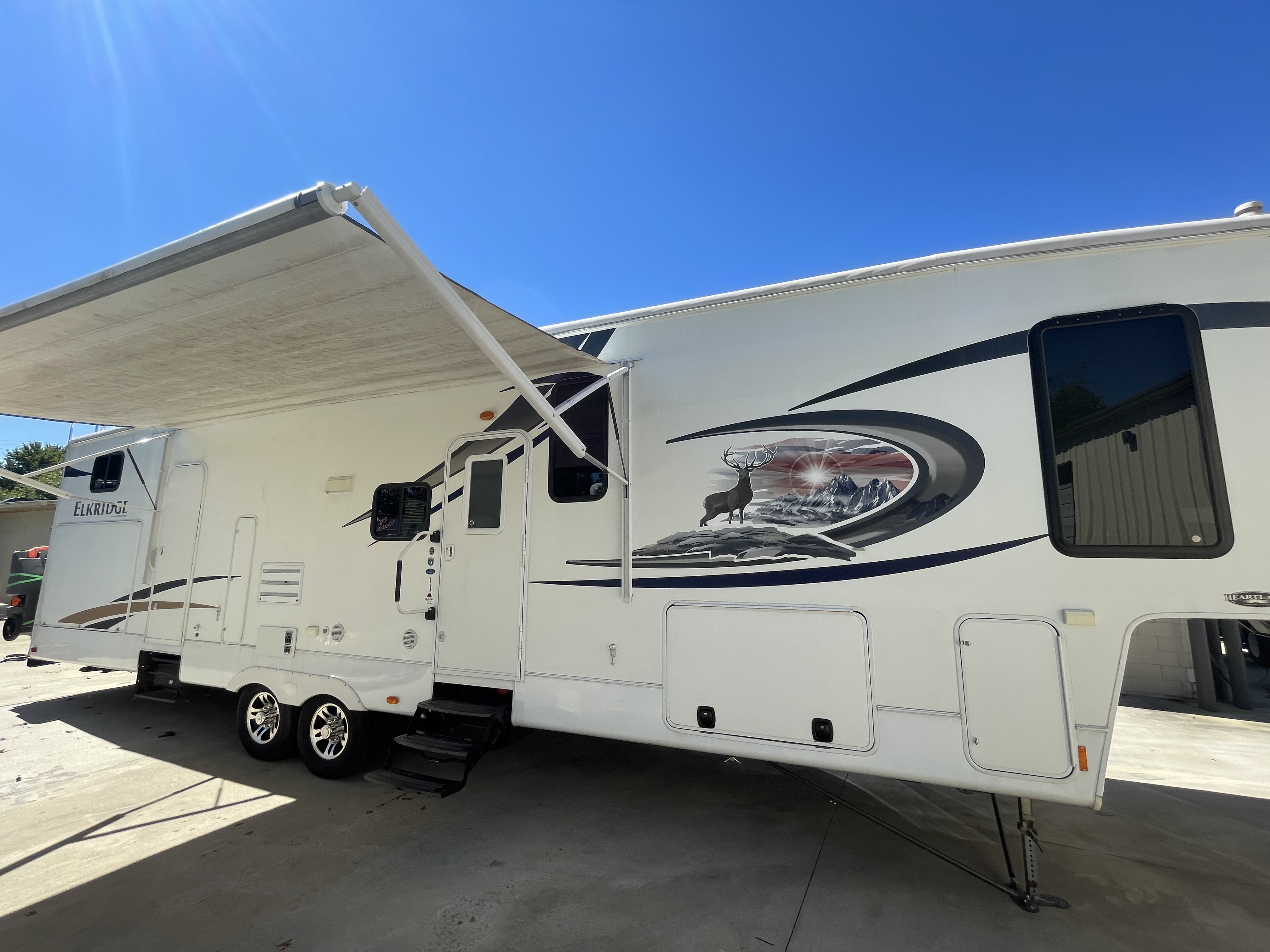 5th Wheel- Heartland Elkridge