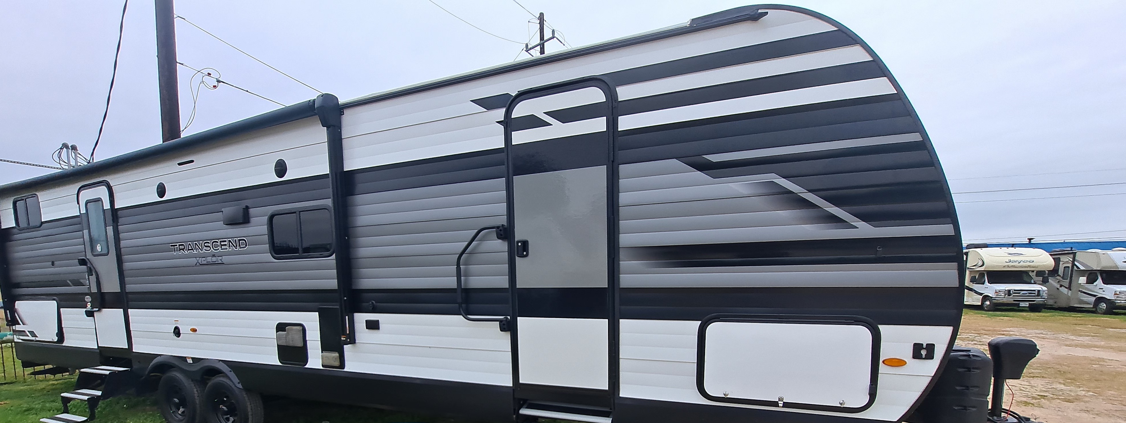 TRAVEL TRAILER-1 SLIDEOUT  TRANSCEND 321BH