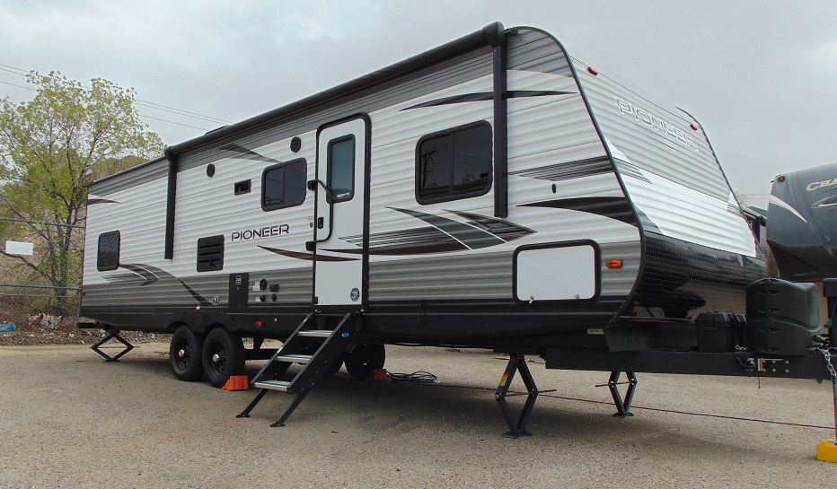 Travel Trailer - 1 Slide - Pioneer QB300