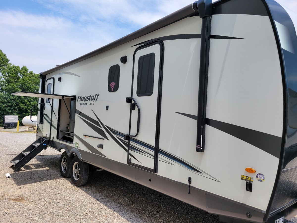 Travel Trailer 2 slide outs 2021 Flagstaff 26RKBS