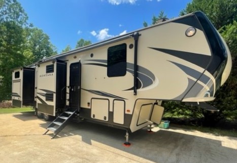 Keystone Montana Fifth Wheel-5 slides