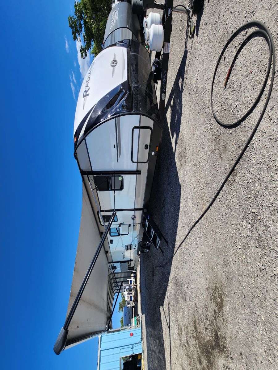 Travel Trailer - 1 SLIDE