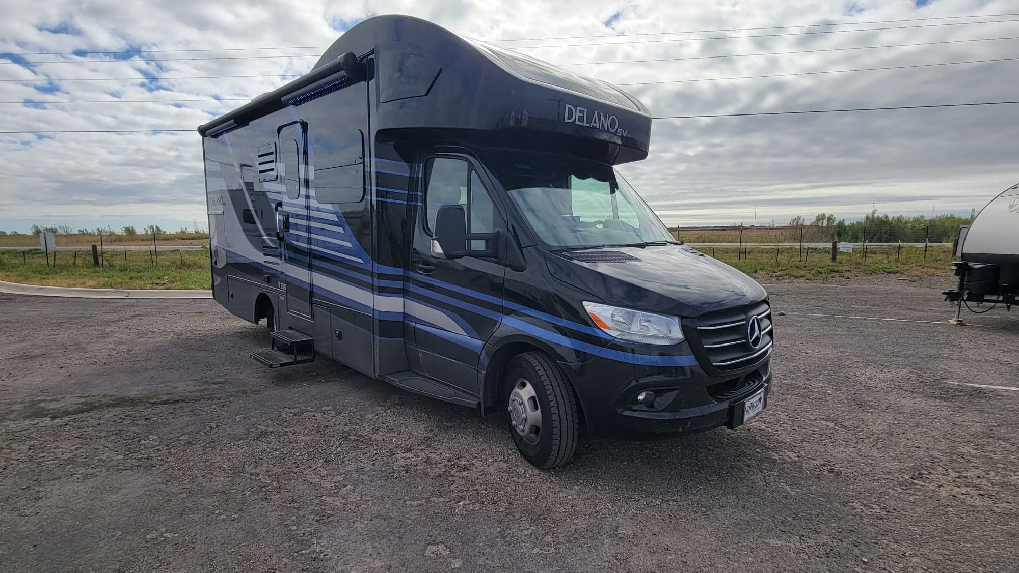 Class C - 2 Slide Out Delano SV 24R