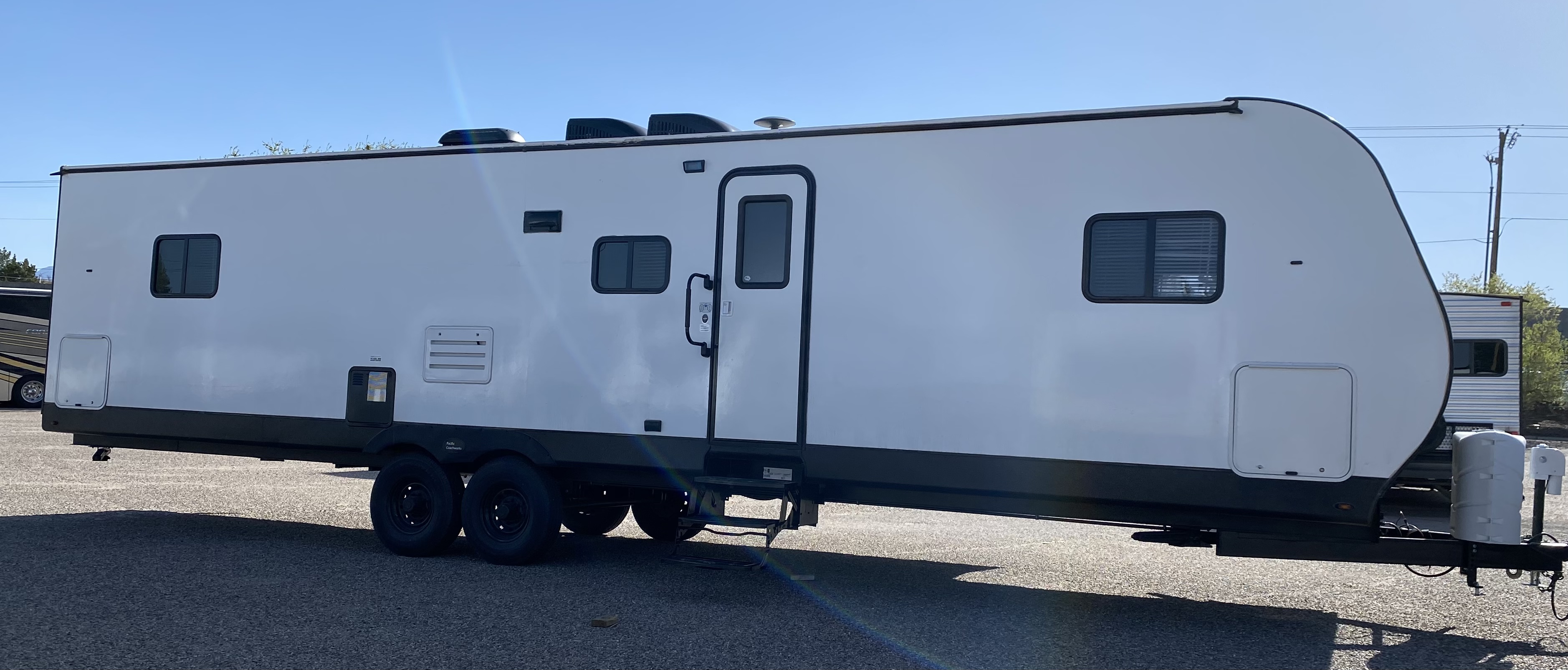 Travel Trailer - 1 slide out Tango Xtralite 40QQ