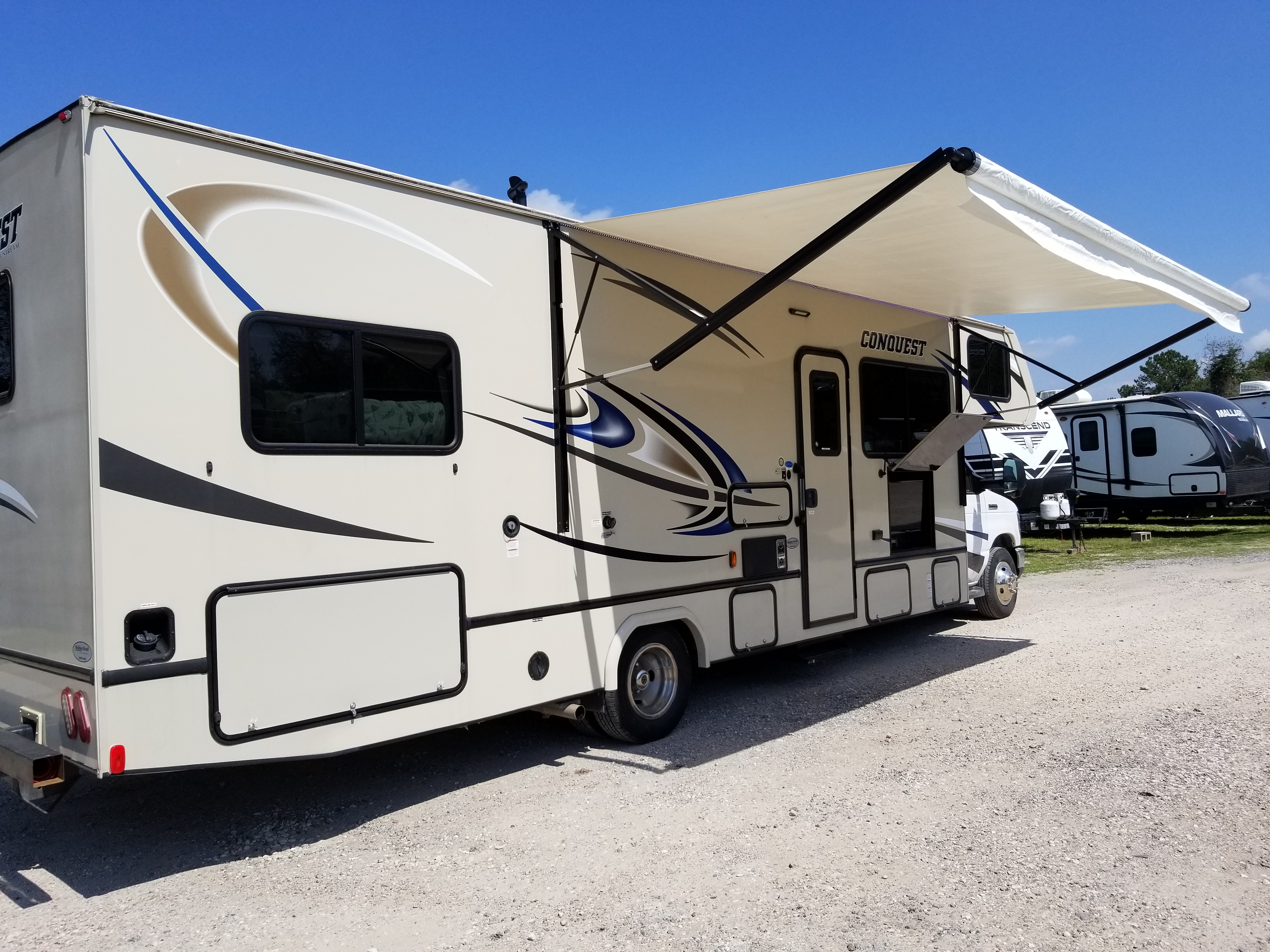 Class C Motorhome 1 Slide Out Outside TV and Stero Gulfstrean Conquest 6310D