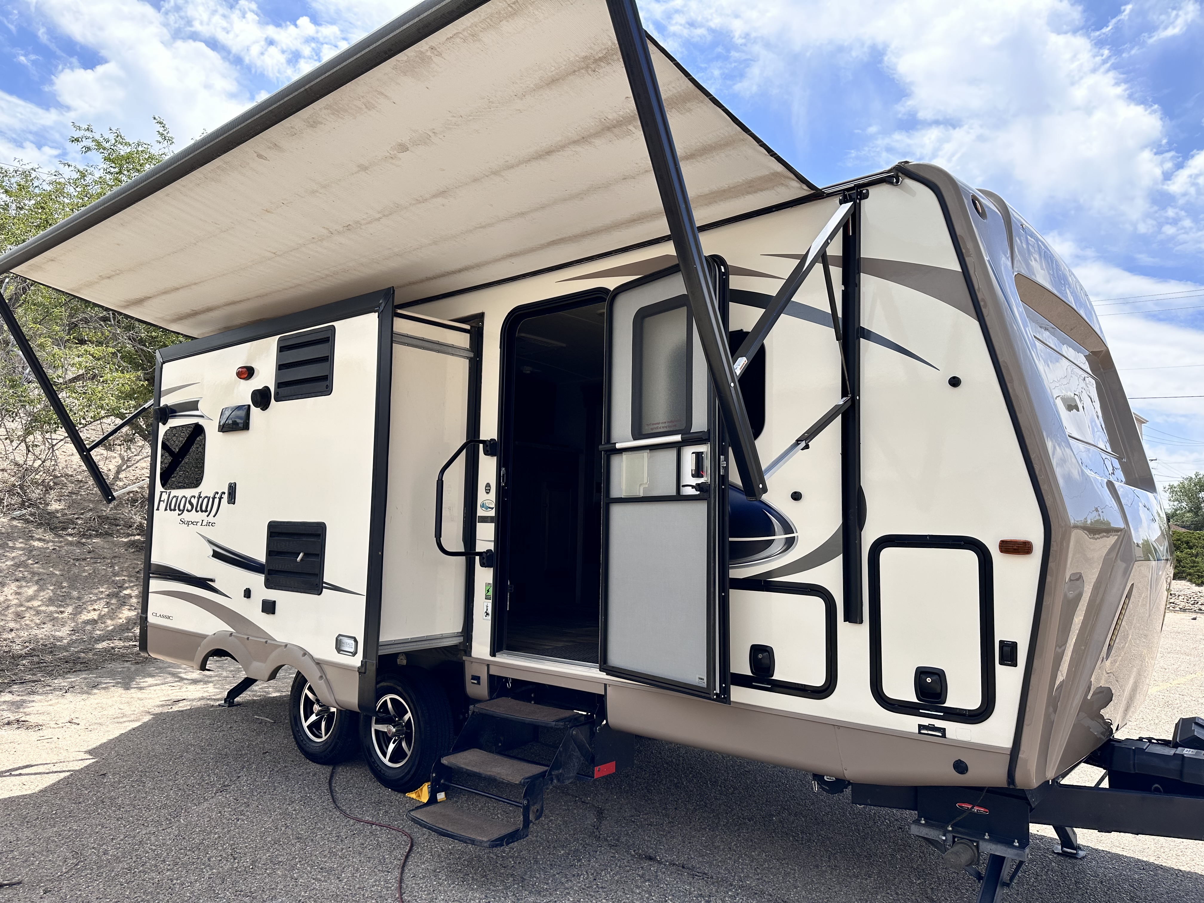 Travel Trailer - 2 Slide Outs Flagstaff