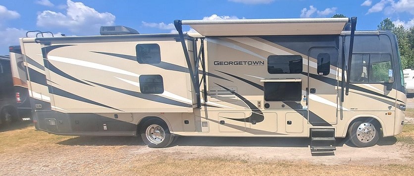 CLASS A MOTORHOME FOREST RIVER GEORGETOWN 36B5 1.5 BATHS AND BUNKBEDS