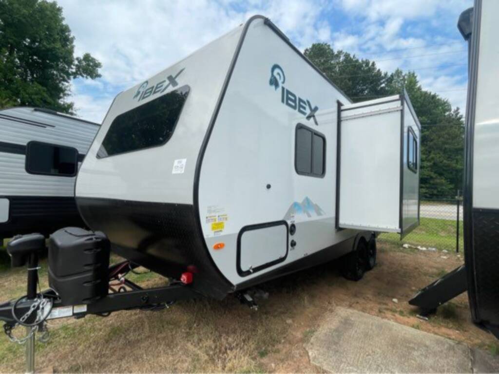 Travel trailer--1 slide-IBEX 20bhs