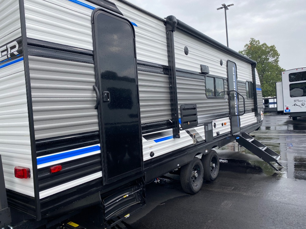 TRAVEL TRAILER- 27' HEARTLAND PIONEER BH270 1 SLIDEOUT W/ 2 ENTRY DOORS