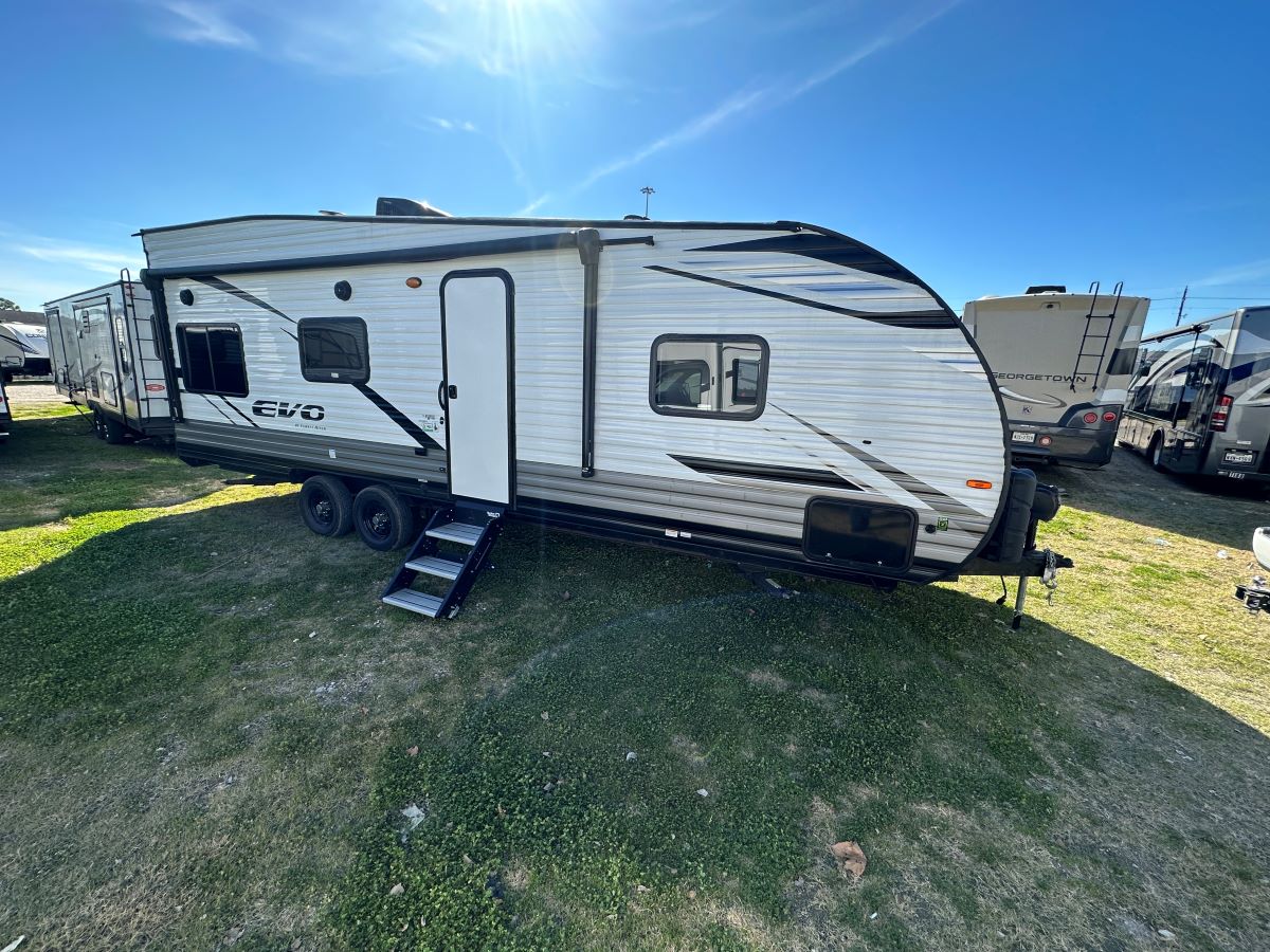 TRAVEL TRAILER- 26' FOREST RIVER EVO 2510RTX TOY HAULER