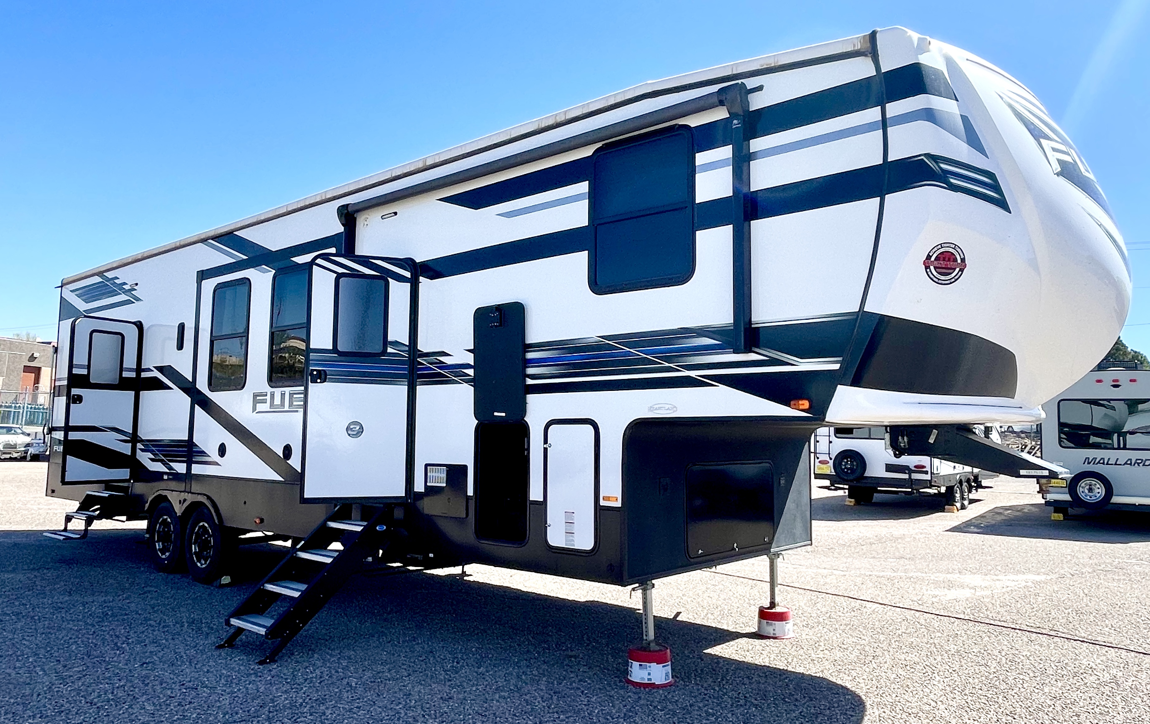5th Wheel - 3 Slide Out Heartland Fuel 352 Toy Hauler