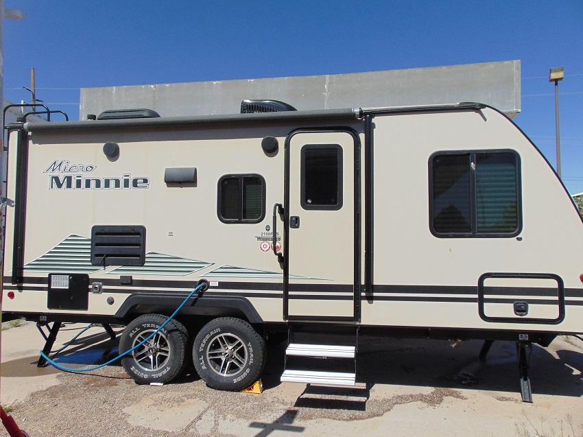 Travel Trailer - 1 Slide, Winnebago, Minnie